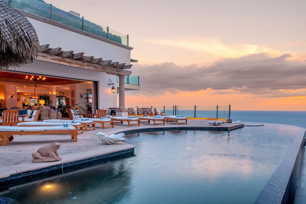 Los Cabos luxury vacation rental Villa Turquesa