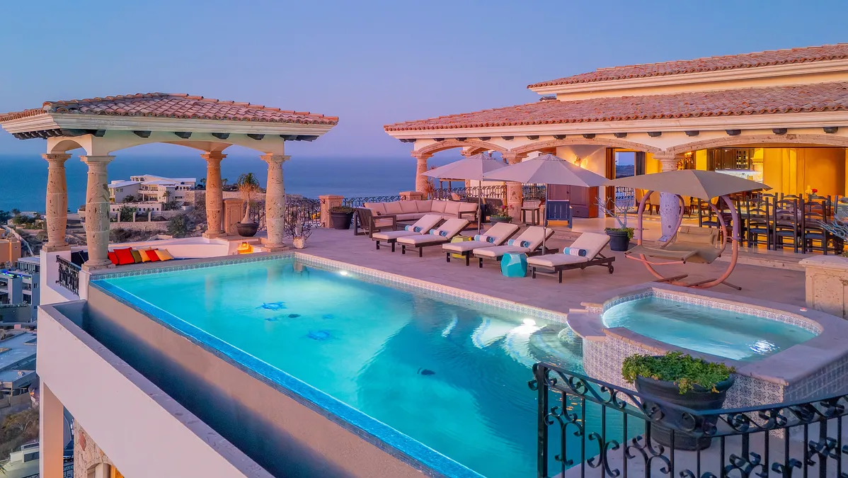 Cabo San Lucas Villa Rentals vs Hotels