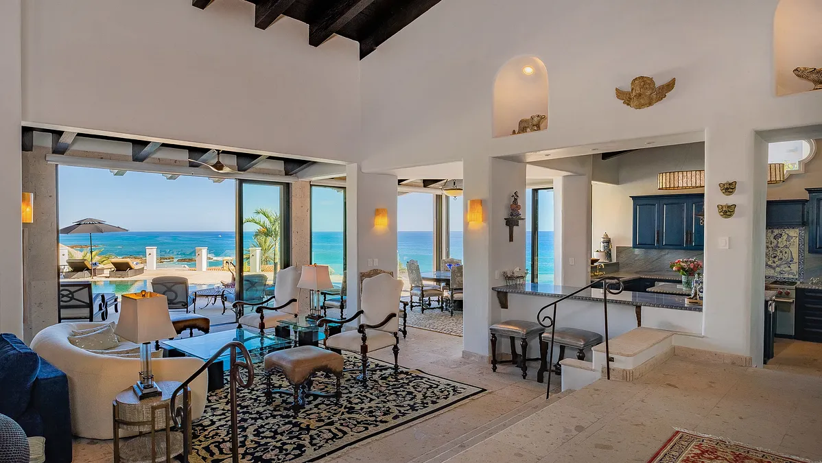 Los Cabos Vacation Luxury Villa Rentals vs Hotels